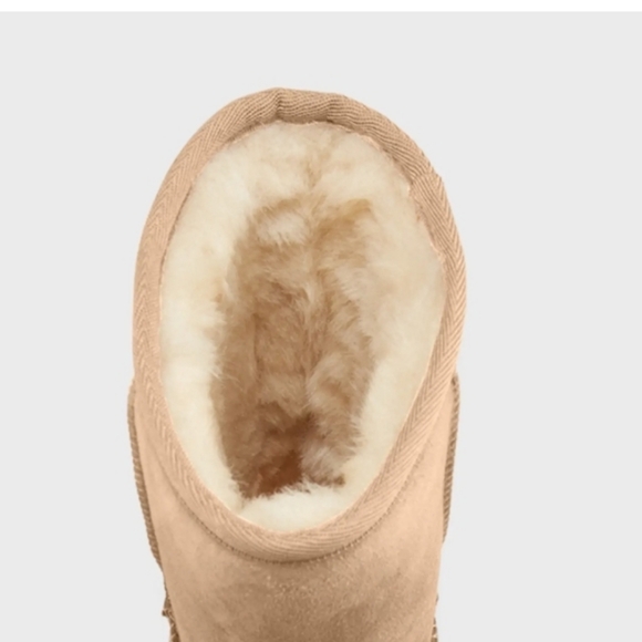 💫New UGG Classic Short II Boots size 8. color sand - Picture 4 of 8